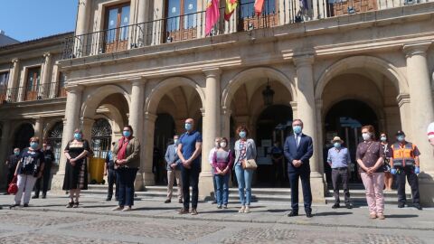 Minuto de silencio frente a la sede consistorial de San Marcelo