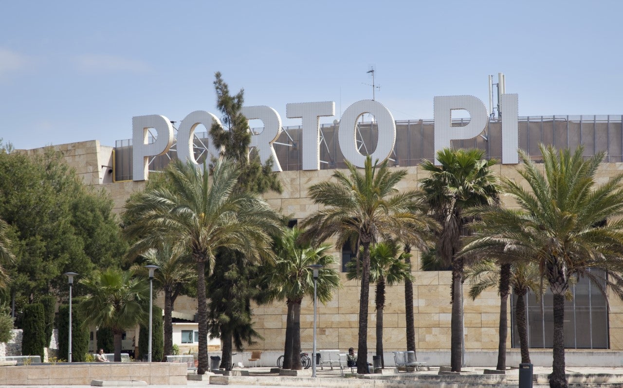 Las grandes superficies podrán abrir domingos y festivos hasta el 50 % de su capacidad Las grandes superficies podrán abrir domingos y festivos hasta el 50 % de su capacidad