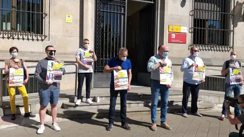 Los hosteleros leoneses frente a la Subdelegación del Gobierno Los hosteleros leoneses frente a la Subdelegación del Gobierno