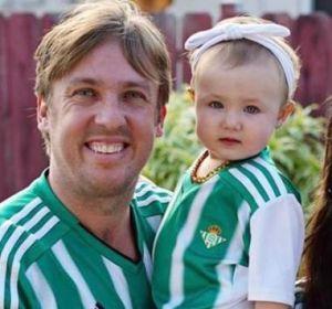 Juanma Linares, junto a su familia Juanma Linares, junto a su familia
