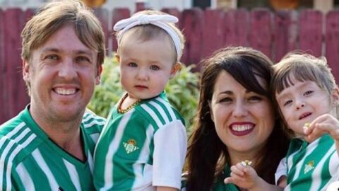 Juanma Linares, junto a su familia