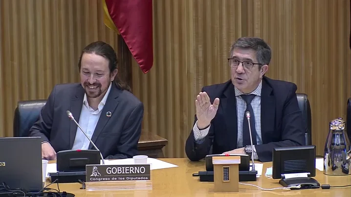 Tenso rifirrafe entre Espinosa de los Monteros e Iglesias: "Cierre al salir" Tenso rifirrafe entre Espinosa de los Monteros e Iglesias: "Cierre al salir"