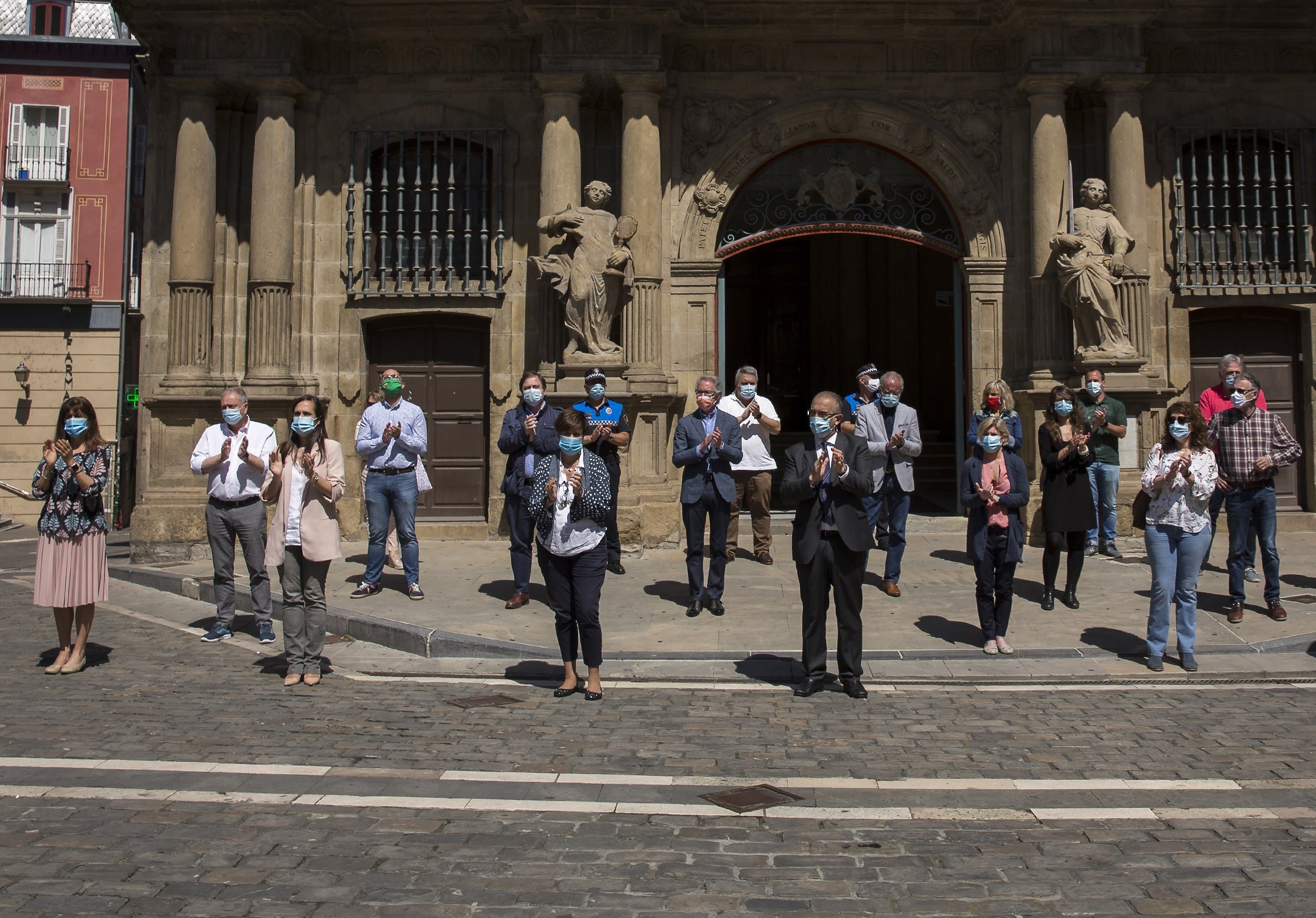 Las cuatro fuerzas del Ayuntamiento de Pamplona acuerdan un paquete de medidas por importe de 5,1 millones de euros frente al COVID19 Las cuatro fuerzas del Ayuntamiento de Pamplona acuerdan un paquete de medidas por importe de 5,1 millones de euros frente al COVID19