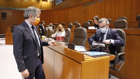Daniel Pérez y Luis María Beamonte, en el inicio del pleno Daniel Pérez y Luis María Beamonte, en el inicio del pleno
