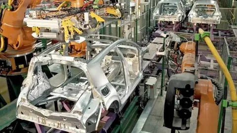 Roberto Matín: "Tengo confianza ya que la factoría de Villamuriel es una de las competitivas del grupo" Economía