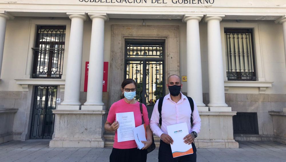 Ashotur entrega un manifiesto en la Subdelegación del Gobierno de Castellón