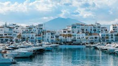 PUERTO BAN&Uacute;S