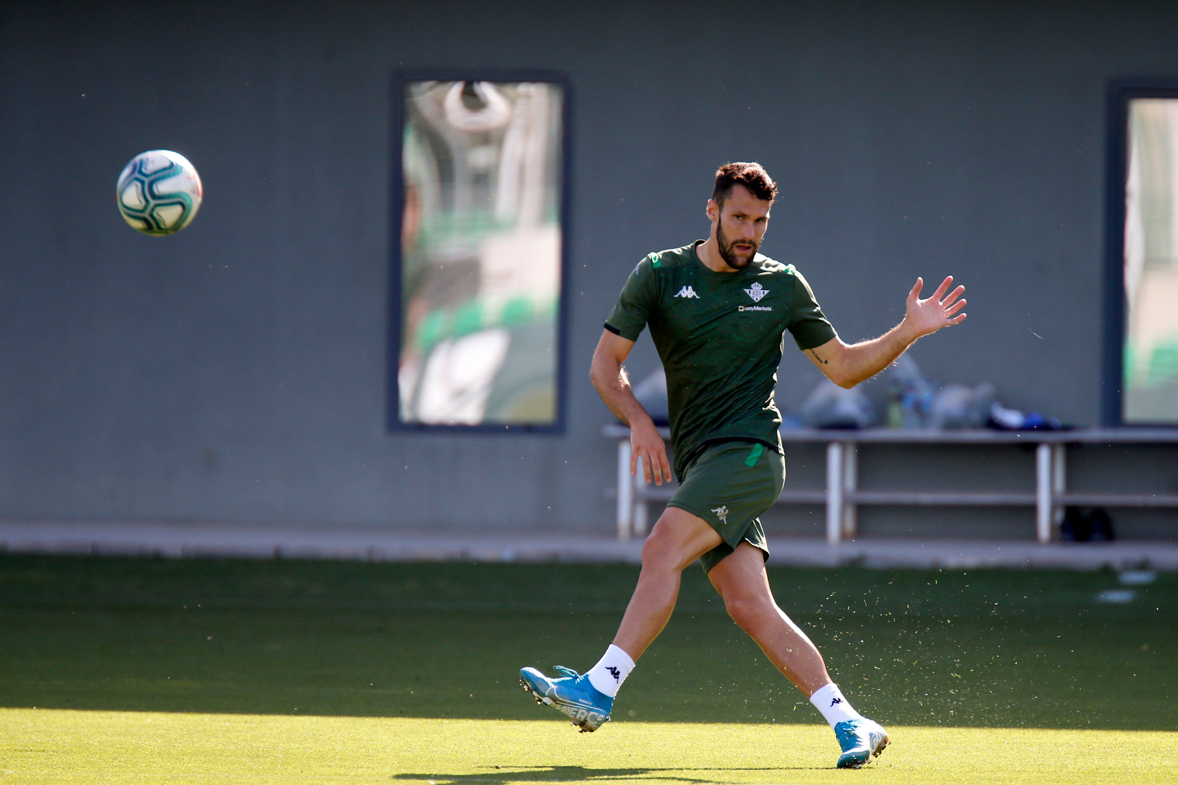 Pedraza: "¿Favorito para el derbi? El Betis, sin ninguna duda" Pedraza: "¿Favorito para el derbi? El Betis, sin ninguna duda"