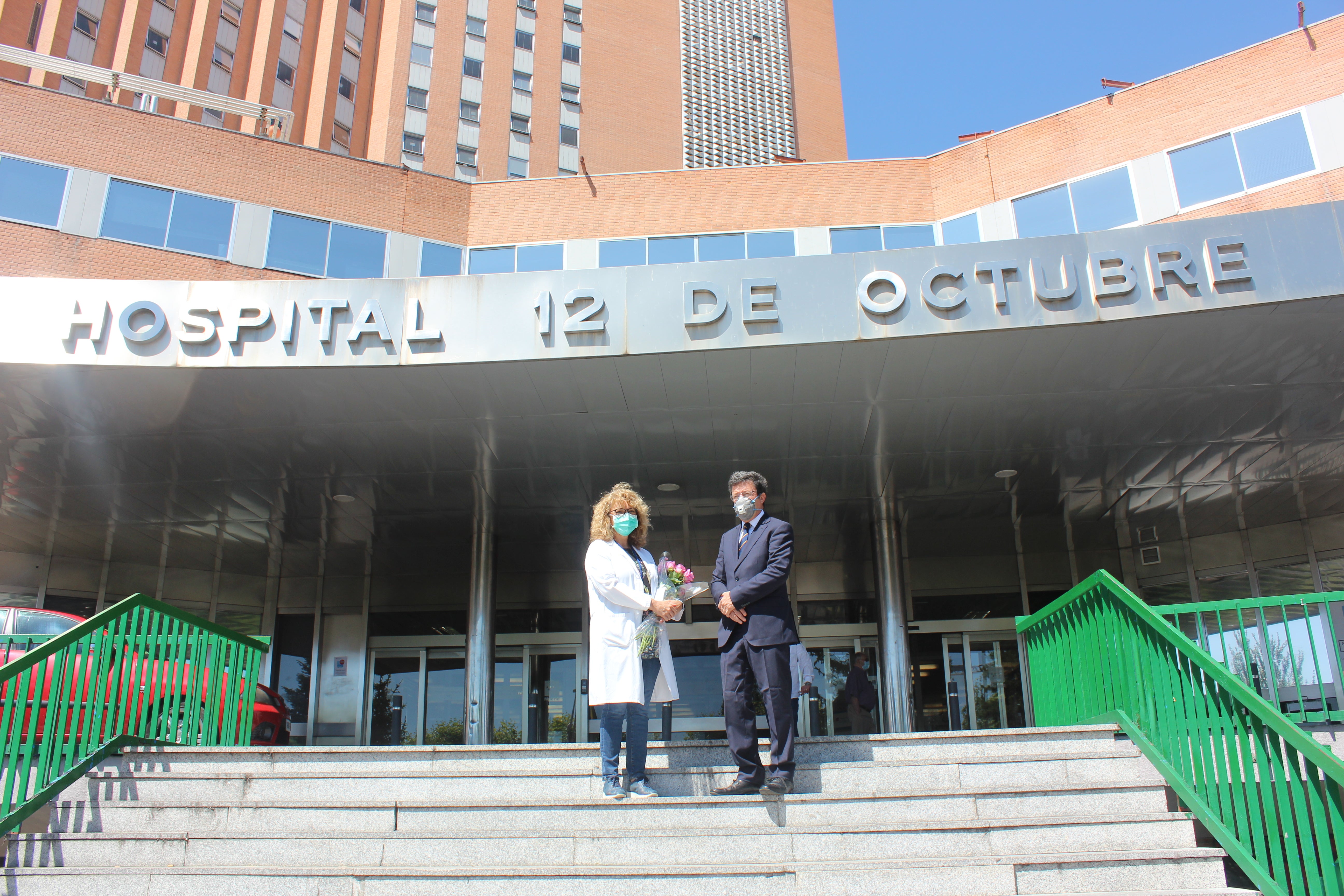 El emotivo homenaje de Ecuador a los sanitarios españoles El emotivo homenaje de Ecuador a los sanitarios españoles