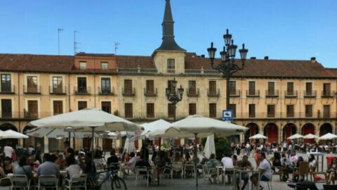 Terrazas en la Plaza Mayor de Le&oacute;n
