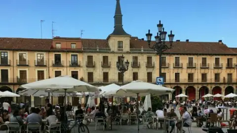 Terrazas en la Plaza Mayor de León Terrazas en la Plaza Mayor de León