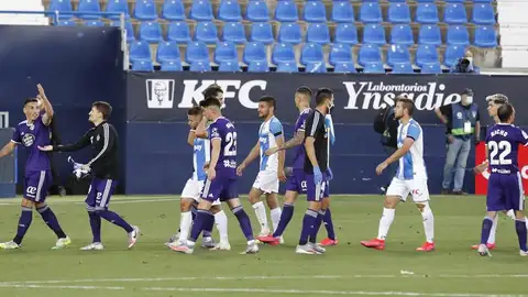 Jugadores del Leganés y del Valladolid al finalizar su partido de la jornada 28 de LaLiga Jugadores del Leganés y del Valladolid al finalizar su partido de la jornada 28 de LaLiga