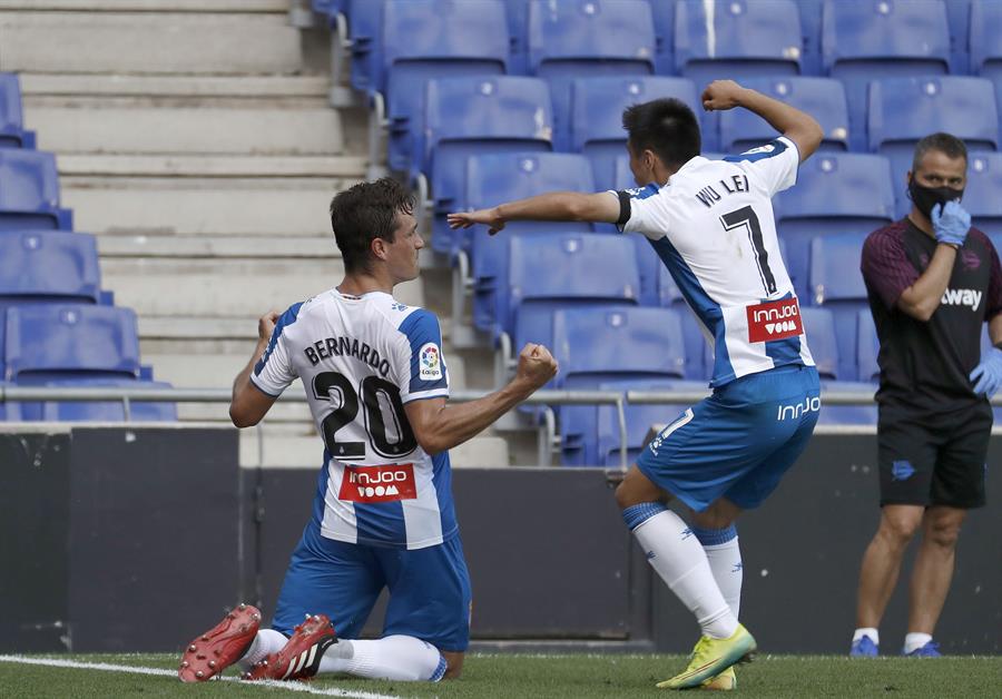 El Espanyol firma un claro triunfo ante el Alavés El Espanyol firma un claro triunfo ante el Alavés