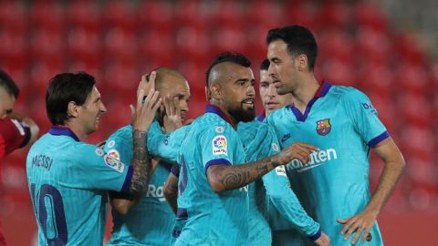 El delantero dan&eacute;s del FC Barcelona Martin Braithwaite celebra con sus compa&ntilde;eros su gol ante el Mallorca