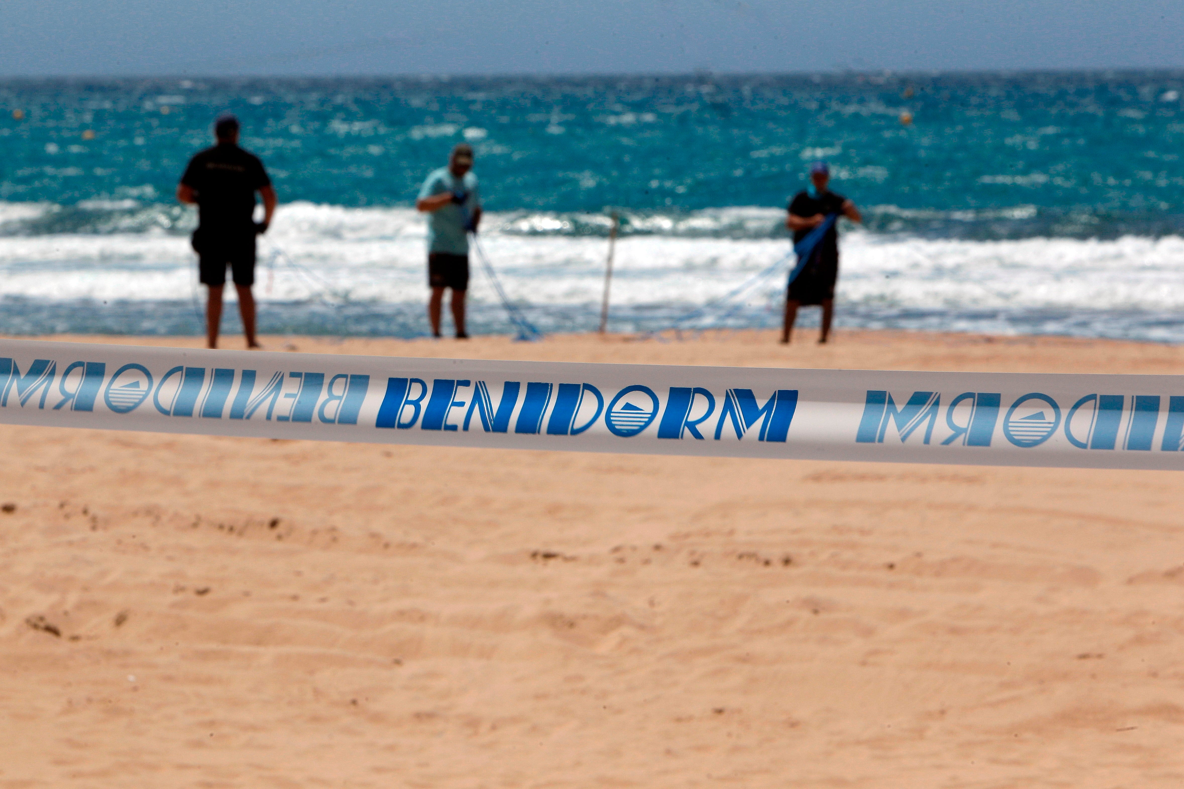 Benidorm reordena sus playas y reduce el número de hamacas Benidorm reordena sus playas y reduce el número de hamacas