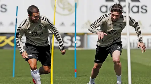 Hazard y Valverde durante un entrenamiento del Real Madrid en Valdebebas Hazard y Valverde durante un entrenamiento del Real Madrid en Valdebebas