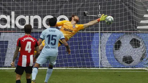 Paradón de Oblak ante una ocasión del Athletic Paradón de Oblak ante una ocasión del Athletic