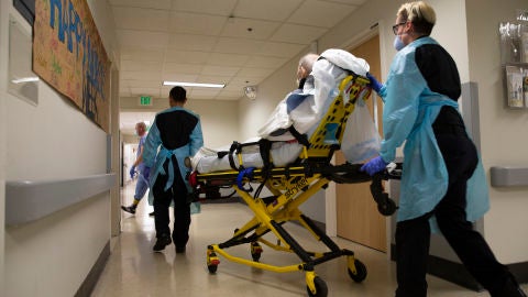 Supera el coronavirus tras dos meses ingresado y le llega una factura de m&aacute;s de un mill&oacute;n de d&oacute;lares del hospital