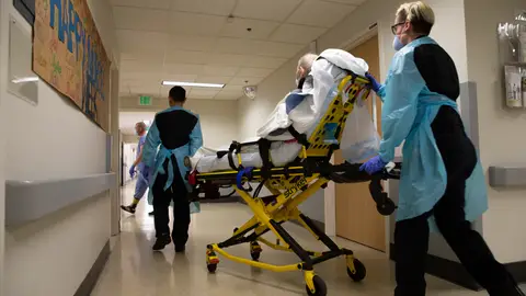 Supera el coronavirus tras dos meses ingresado y le llega una factura de más de un millón de dólares del hospital Supera el coronavirus tras dos meses ingresado y le llega una factura de más de un millón de dólares del hospital