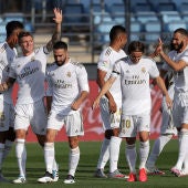 Los jugadores del Real Madrid celebran un gol ante el Eibar