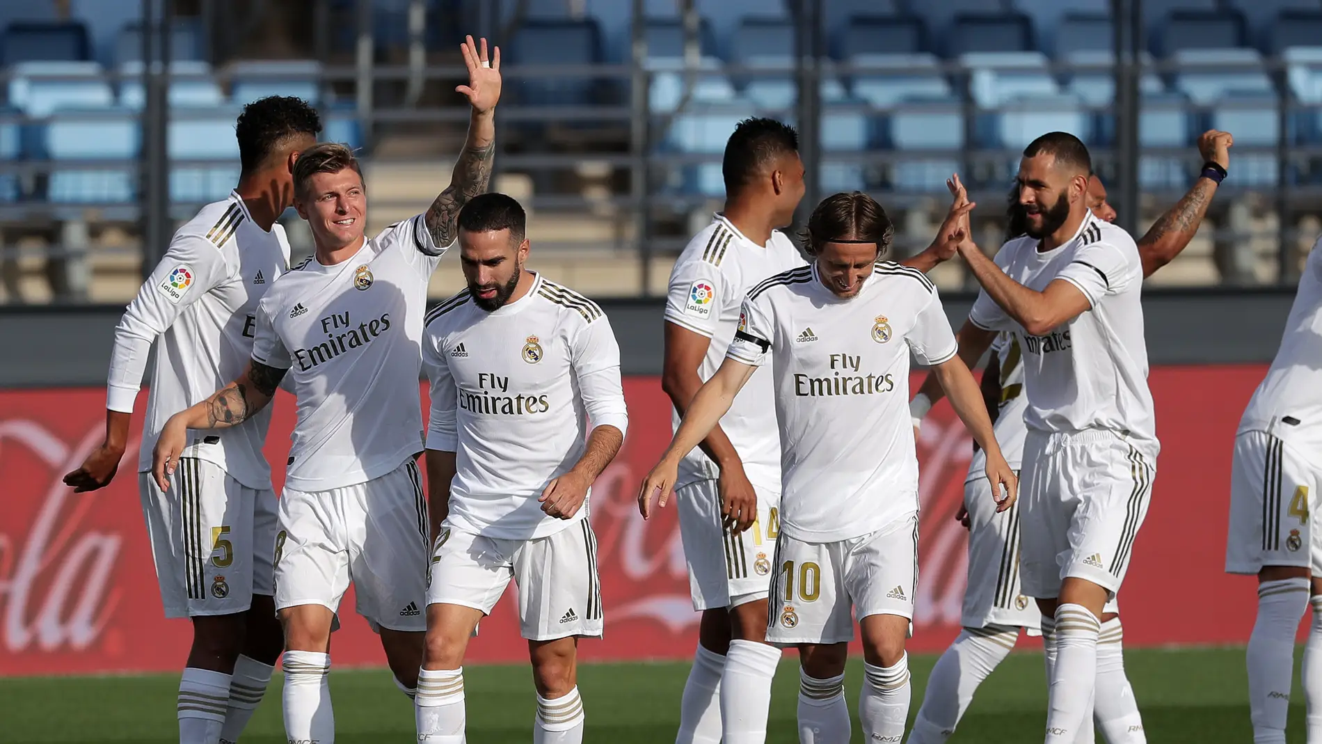 Los jugadores del Real Madrid celebran un gol ante el Eibar