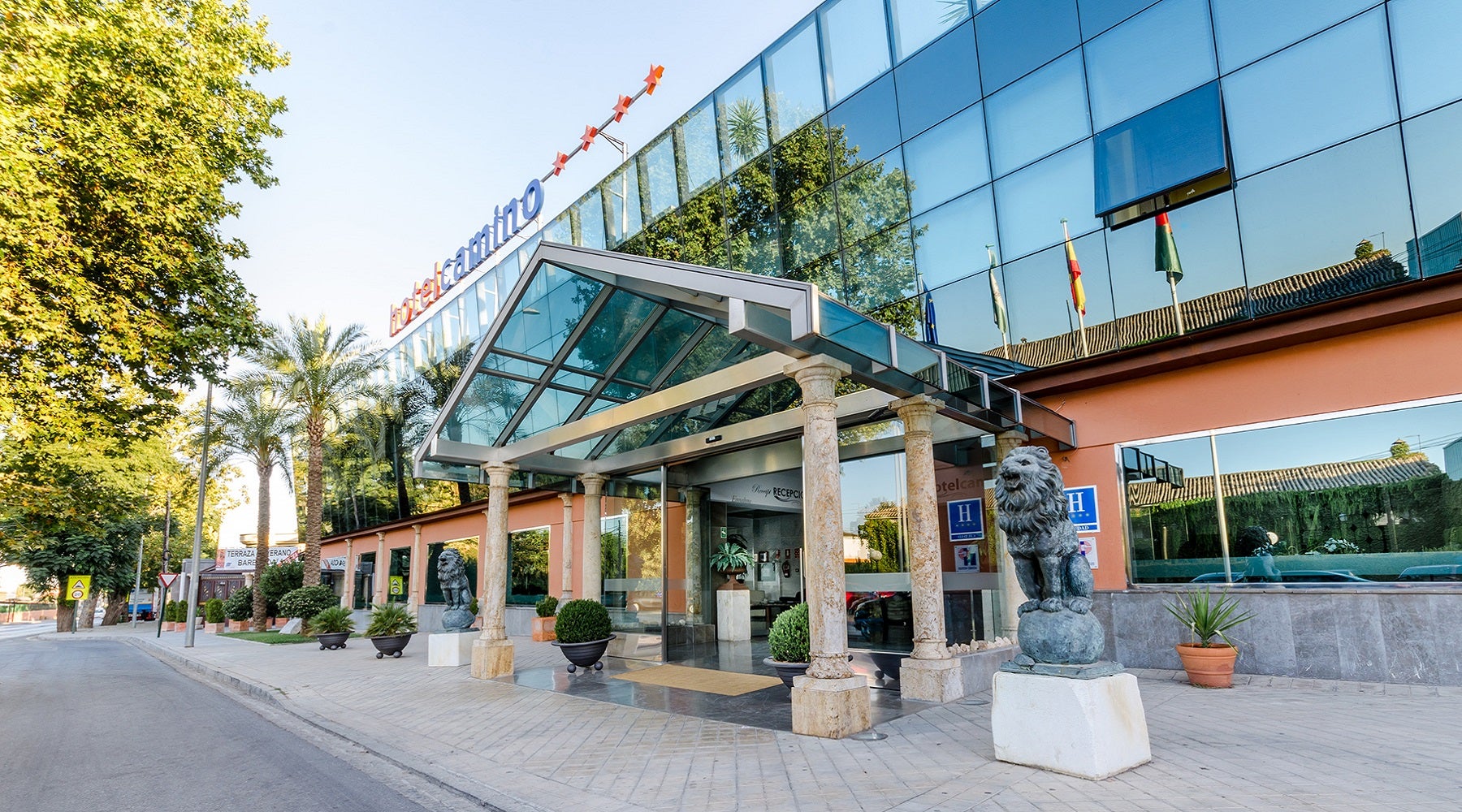Los hoteles esperan la llegada de turistas internacionales Los hoteles esperan la llegada de turistas internacionales