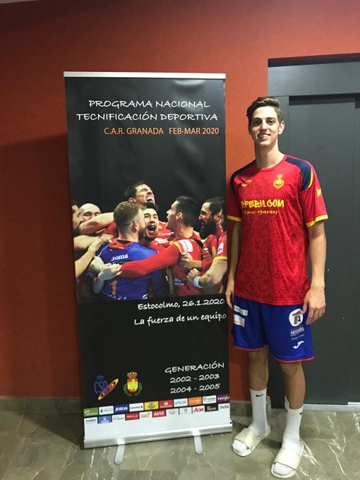 Ian Moya deja el Club Balonmano Elche para fichar por el Sant Joan Ian Moya deja el Club Balonmano Elche para fichar por el Sant Joan