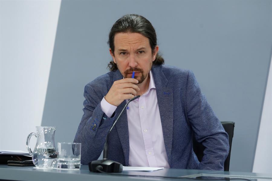Iglesias defiende que el Gobierno escuche el debate en la sociedad "sobre la utilidad de la Monarquía" Iglesias defiende que el Gobierno escuche el debate en la sociedad "sobre la utilidad de la Monarquía"