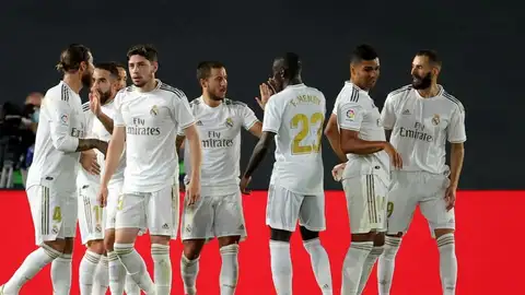 Los jugadores del Real Madrid celebran un gol Los jugadores del Real Madrid celebran un gol