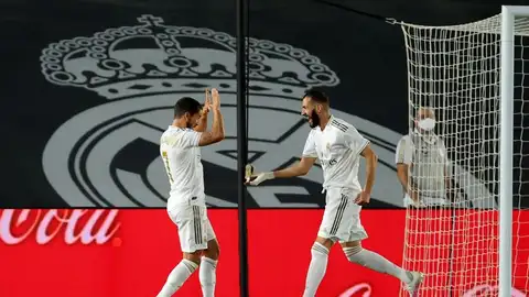 Hazard y Benzema celebran un gol Hazard y Benzema celebran un gol
