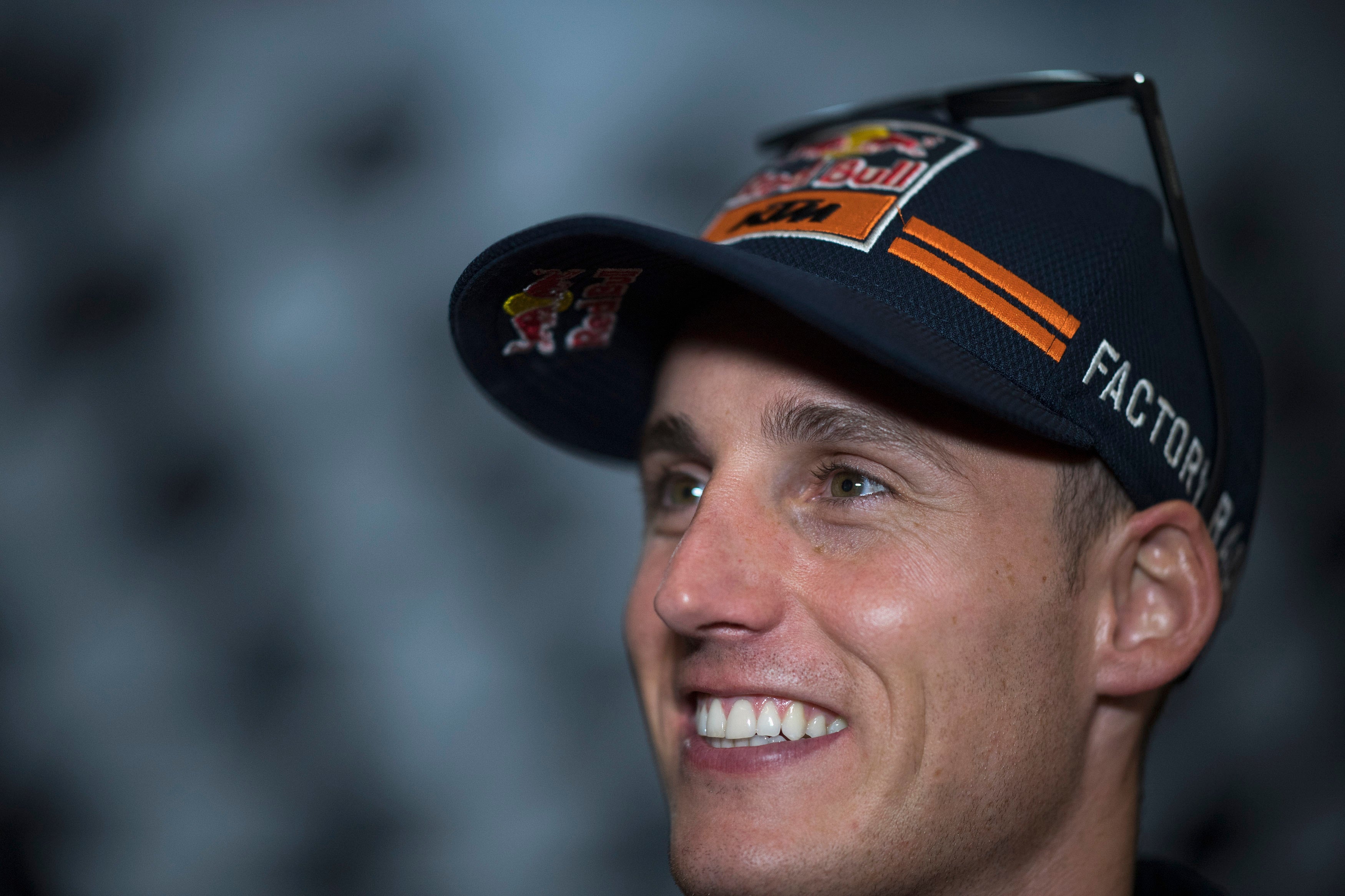 Pol Espargaró: "Lo que hará Márquez, si consigue terminar la carrera y ganar algún punto, será una pasada" Pol Espargaró: "Lo que hará Márquez, si consigue terminar la carrera y ganar algún punto, será una pasada"