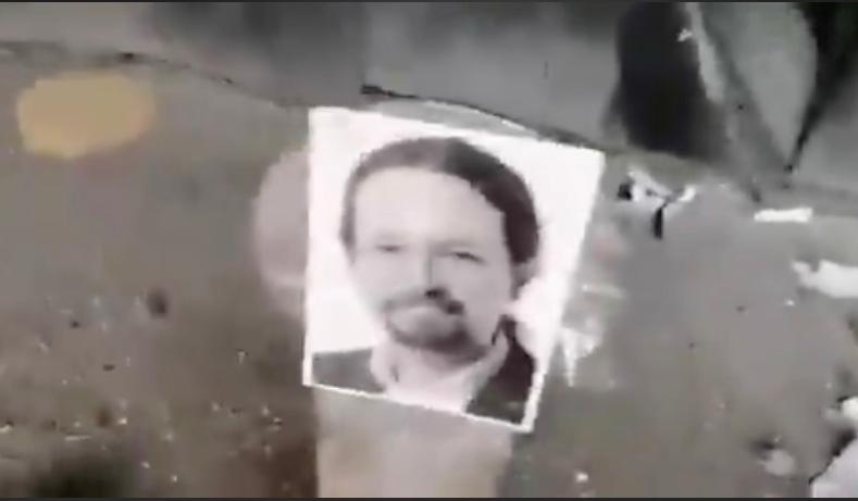 La policía investiga un vídeo donde un hombre dispara a fotos de Sánchez, Iglesias y Marlaska La policía investiga un vídeo donde un hombre dispara a fotos de Sánchez, Iglesias y Marlaska