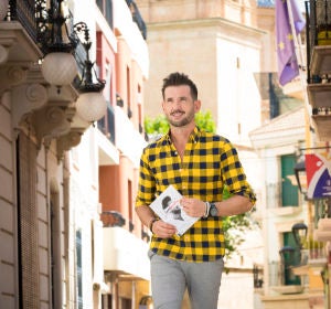El escritor aspense Juan Carlos Prieto publica ‘Tontheridas’, un libro intimista y con doble sentido. El escritor aspense Juan Carlos Prieto publica ‘Tontheridas’, un libro intimista y con doble sentido.