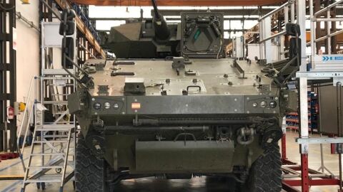 Prototipo del nuevo blindado 'Drag&oacute;n' que se ensamblar&aacute; en Alcal&aacute; de Guada&iacute;ra