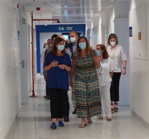 La Presidenta del Govern, Francina Armengol, y la Consellera de Salud, Patricia Gómez, en una visita al Hospital Can Misses de Ibiza. La Presidenta del Govern, Francina Armengol, y la Consellera de Salud, Patricia Gómez, en una visita al Hospital Can Misses de Ibiza.