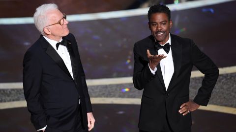 Los actores Steve Martin y Chris Rock, durante la gala de los Oscar 2020