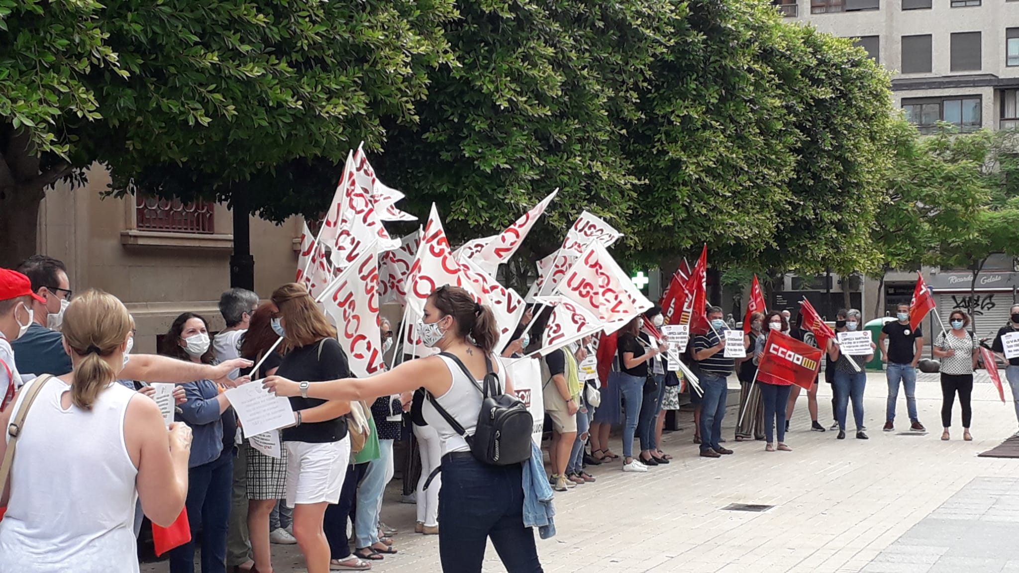 Las trabajadoras de limpieza en los hospitales reivindican su labor ante la amenaza de recortes Las trabajadoras de limpieza en los hospitales reivindican su labor ante la amenaza de recortes