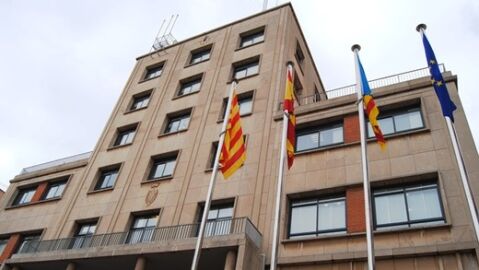 L&acute;alcalde Benlloch ha anunciat que cedir&agrave; instal-lacions municipals per a activitats de les entitats que ho demanen, sempre que la llei ho permeta. 