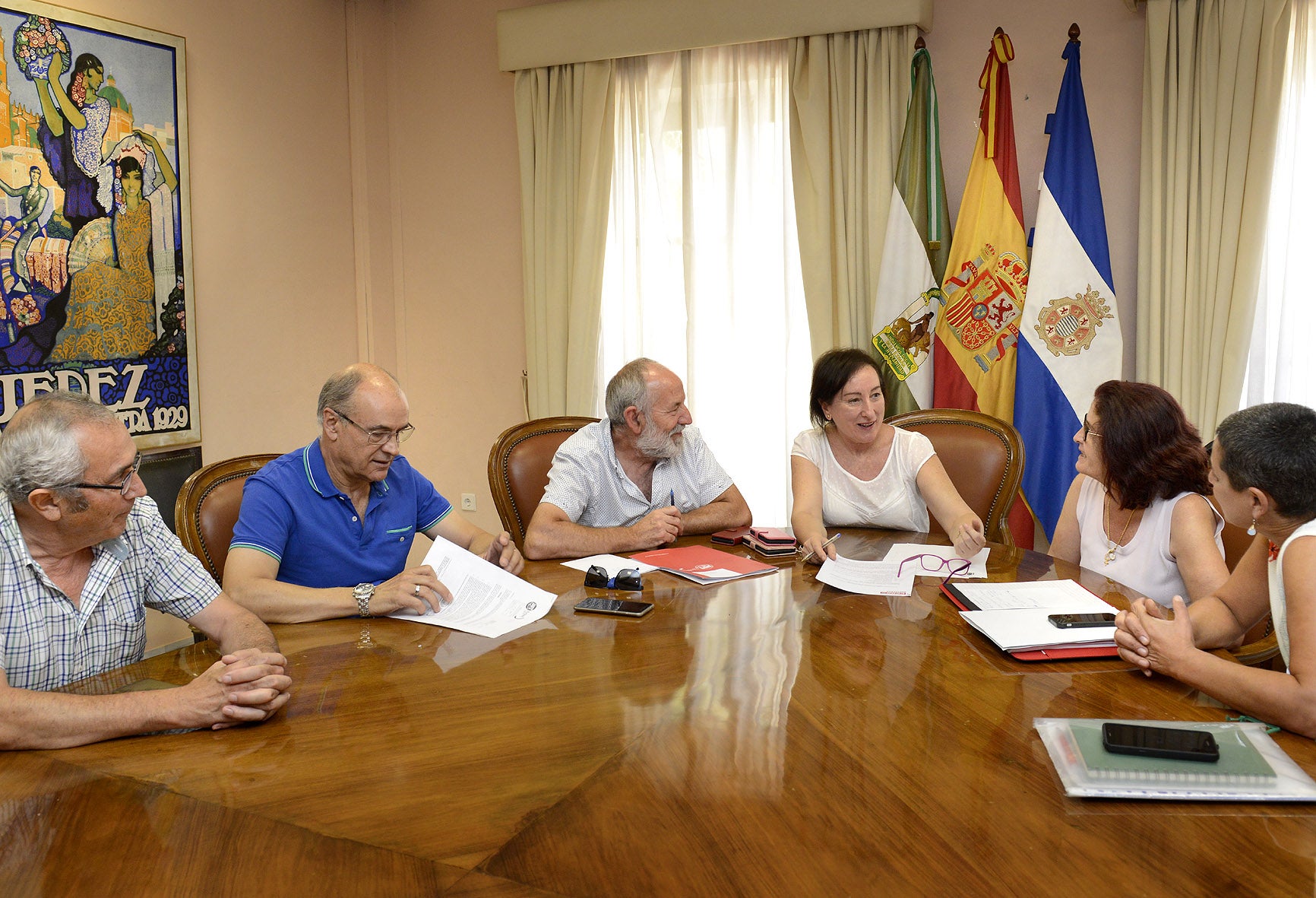 El Ayuntamiento creará junto a la Cámara de Comercio un sello de comercio seguro frente al Covid-19 El Ayuntamiento creará junto a la Cámara de Comercio un sello de comercio seguro frente al Covid-19