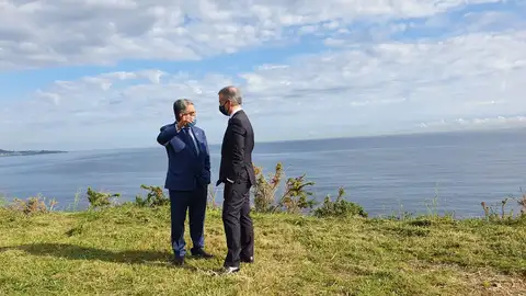 Miguel Ángel Revilla e Iñigo Urkullu Ambos presidentes se encuentran en Kobarón para poner fin al estado de alarma