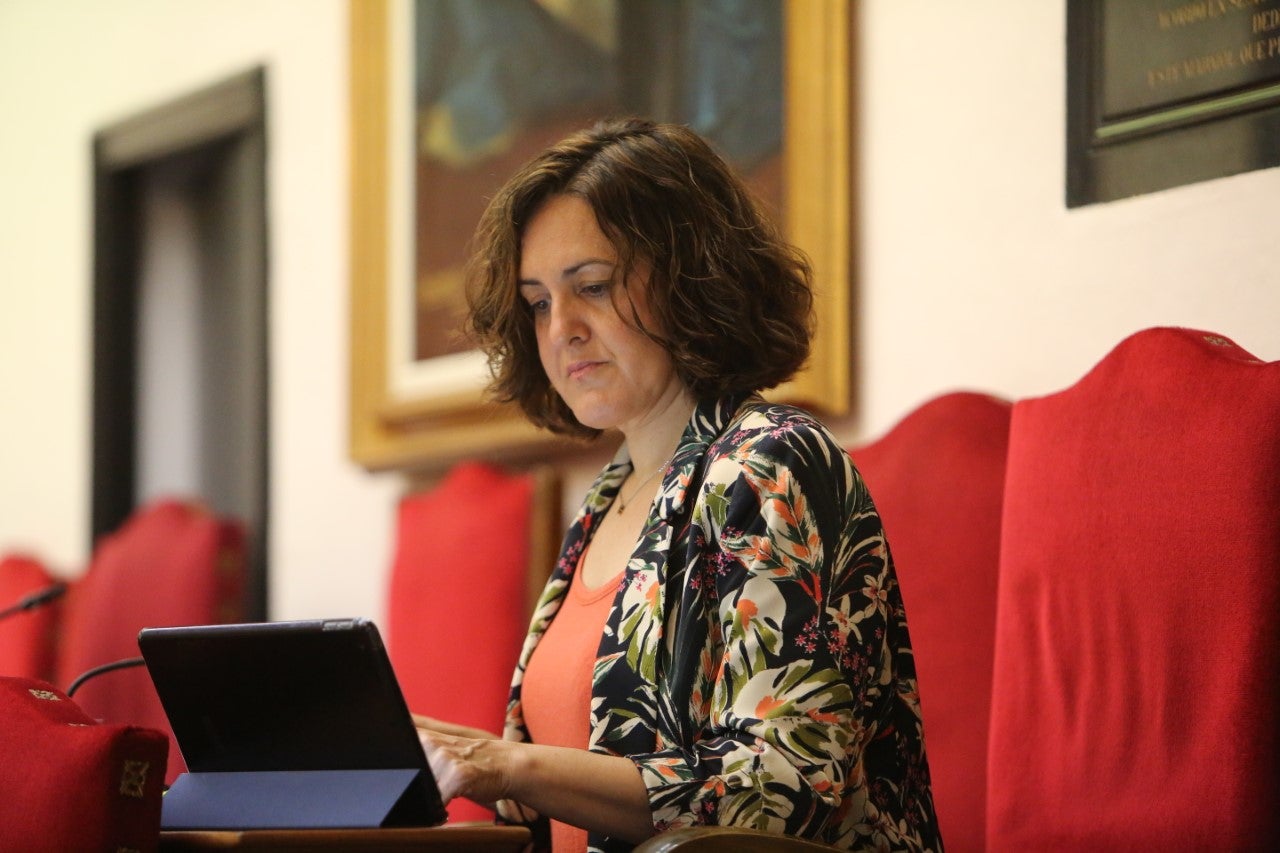 Eva Crisol deja su acta de concejala en Elche tras la readmisión de Eduardo García-Ontiveros como integrante de Ciudadanos Eva Crisol deja su acta de concejala en Elche tras la readmisión de Eduardo García-Ontiveros como integrante de Ciudadanos