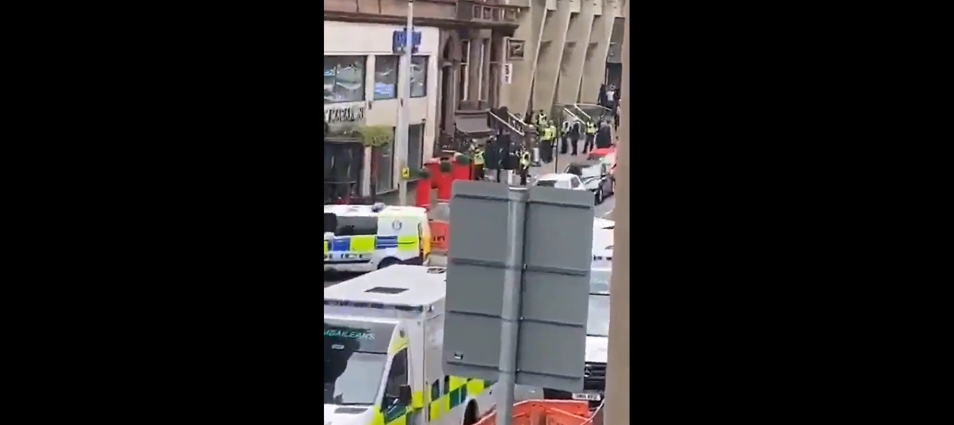 Tres personas han muerto en un céntrico hotel de Glasgow tras ser acuchilladas Tres personas han muerto en un céntrico hotel de Glasgow tras ser acuchilladas