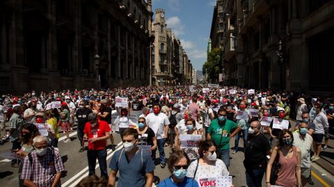 Manifestaci&oacute;n por la reconstrucci&oacute;n social en la Via Laietana