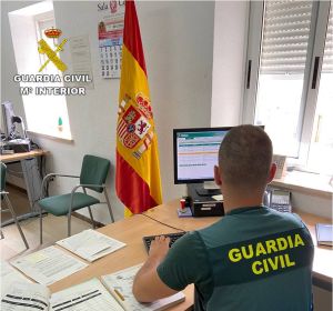 Agente de la Guardia Civil. Agente de la Guardia Civil.