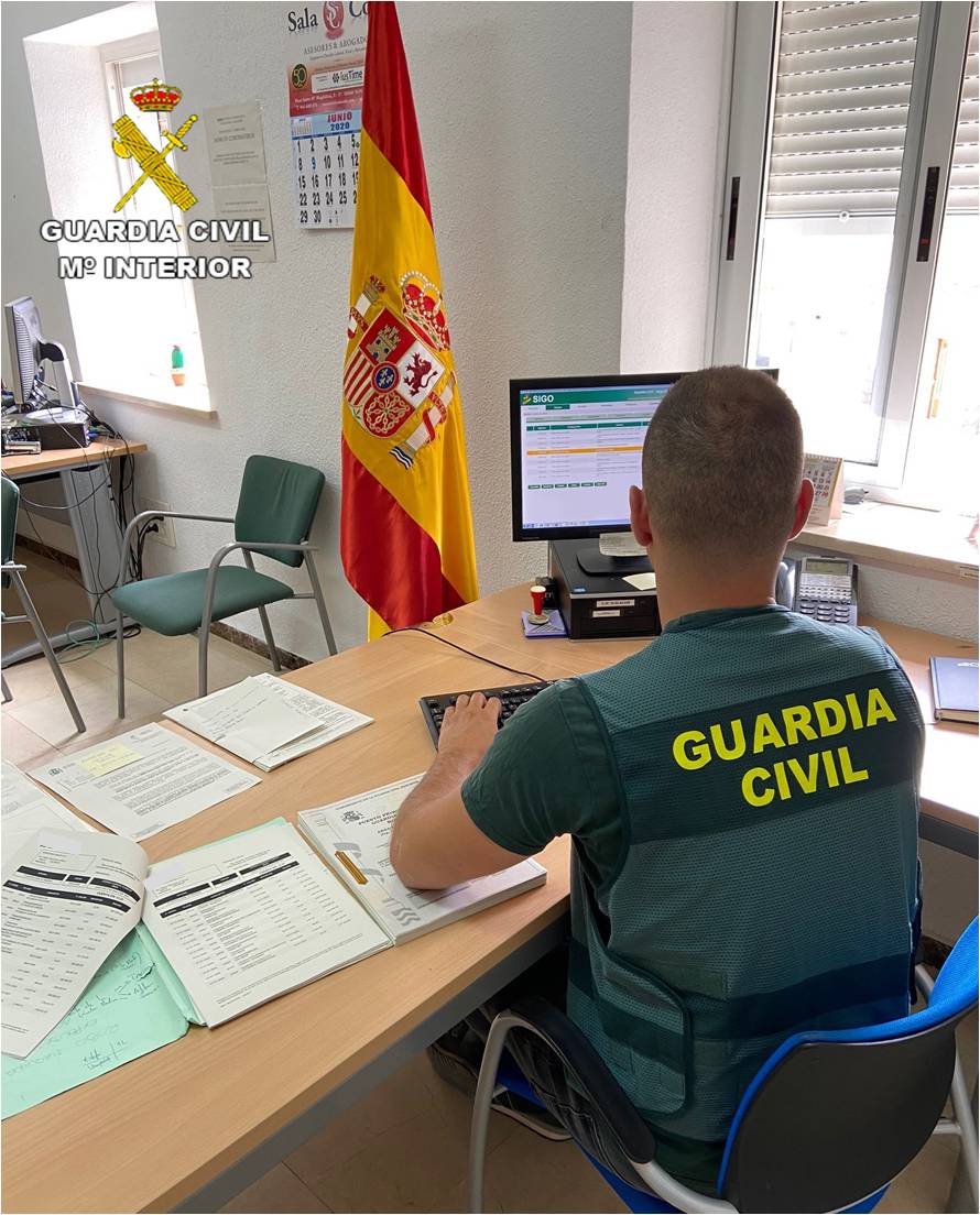 La Guardia Civil investiga a un hombre por una estafa en la venta de material sanitario a raíz de una denuncia en Novelda La Guardia Civil investiga a un hombre por una estafa en la venta de material sanitario a raíz de una denuncia en Novelda