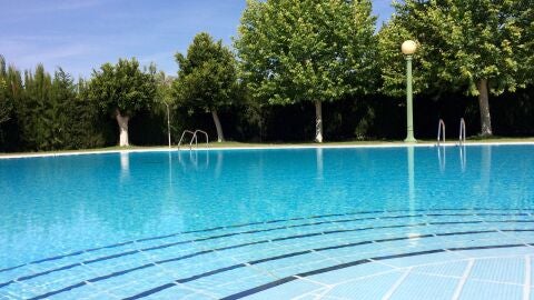 Piscina municipal descubierta en Elche.
