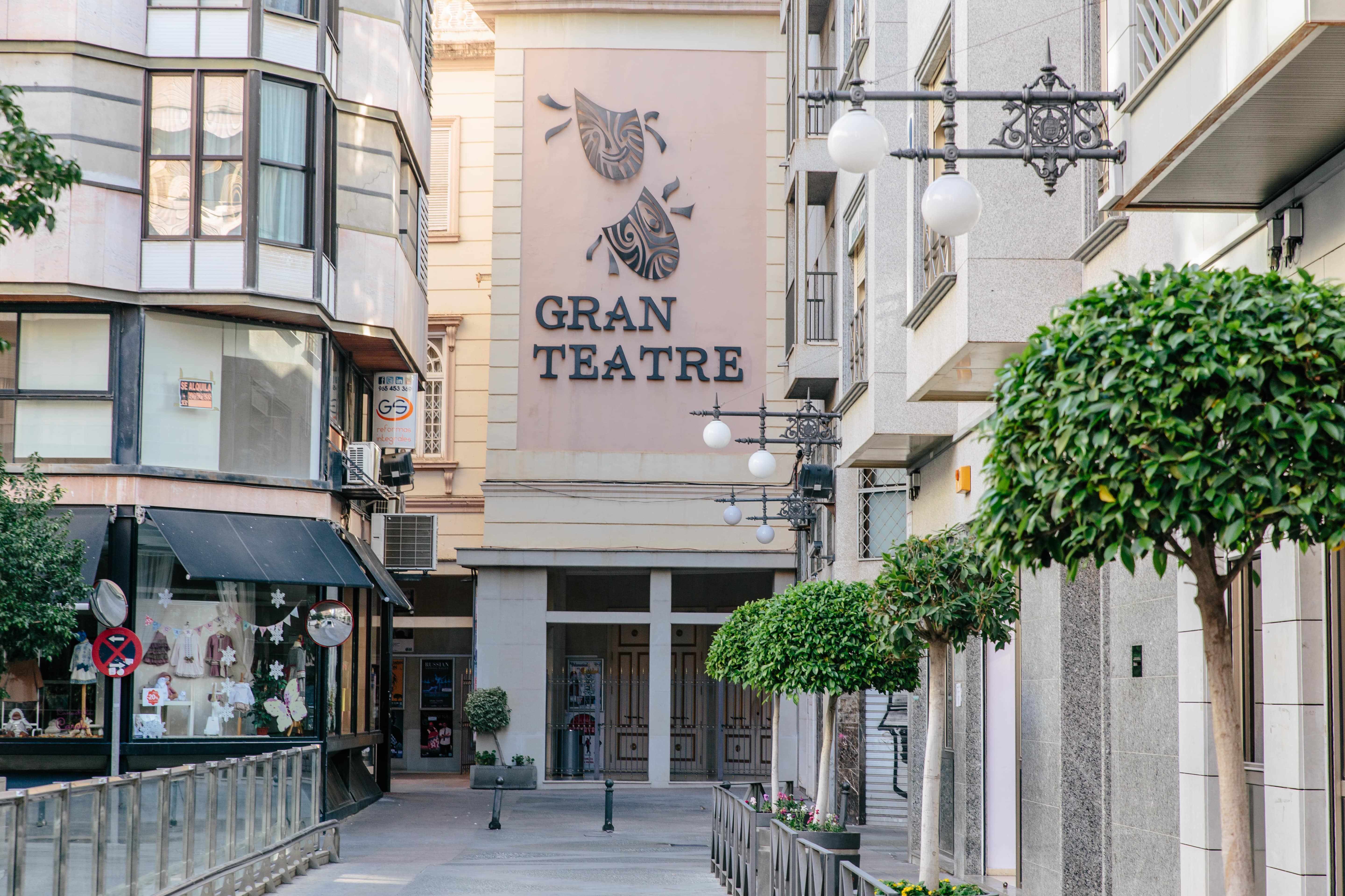 El Ayuntamiento de Elche se compromete a potenciar la presencia de grupos locales en la programación cultural El Ayuntamiento de Elche se compromete a potenciar la presencia de grupos locales en la programación cultural