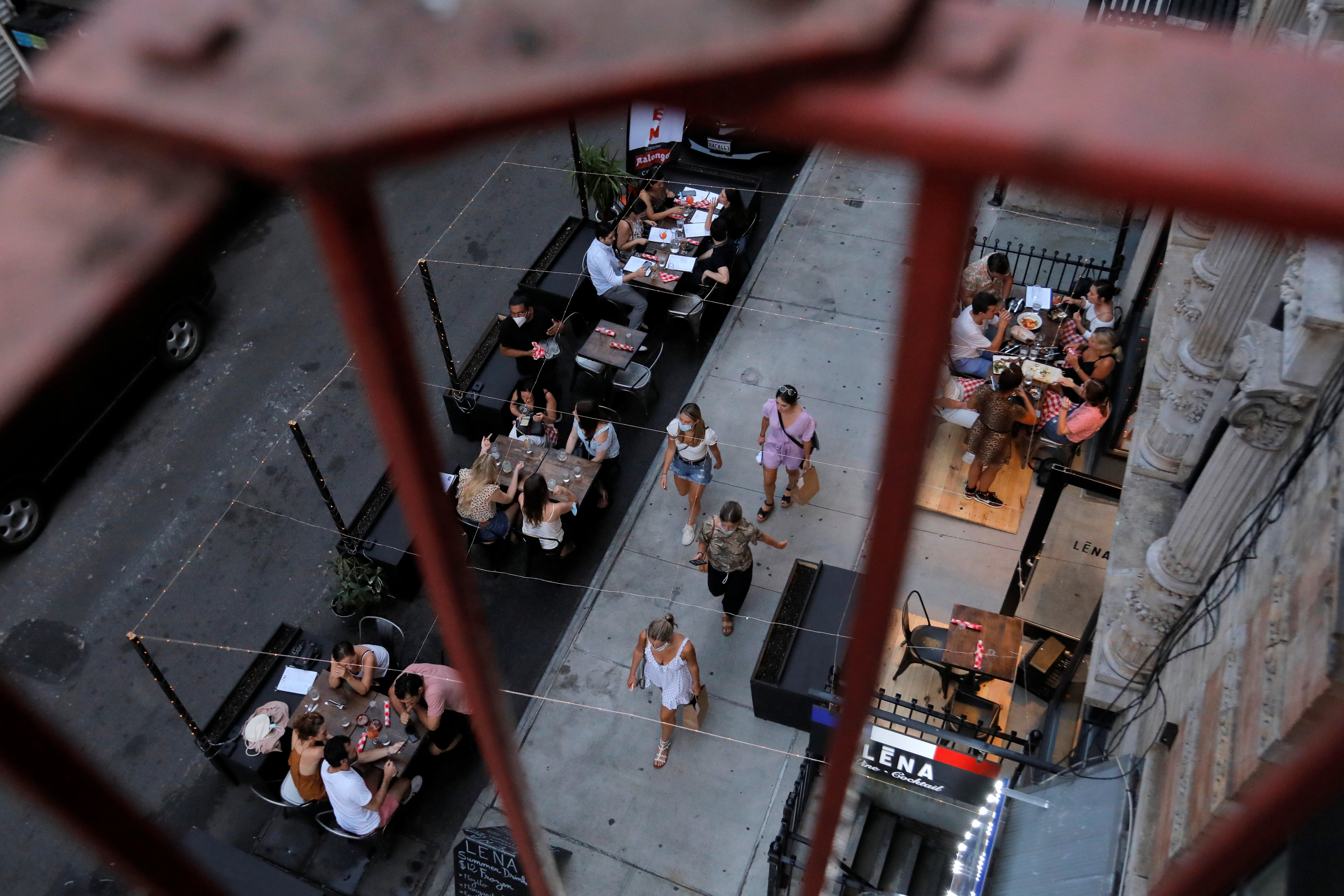 Crónicas agustinas: "El cobro del 10% extra en los restaurantes de New York tiene nerviosos a propietarios y empleados" Crónicas agustinas: "El cobro del 10% extra en los restaurantes de New York tiene nerviosos a propietarios y empleados"