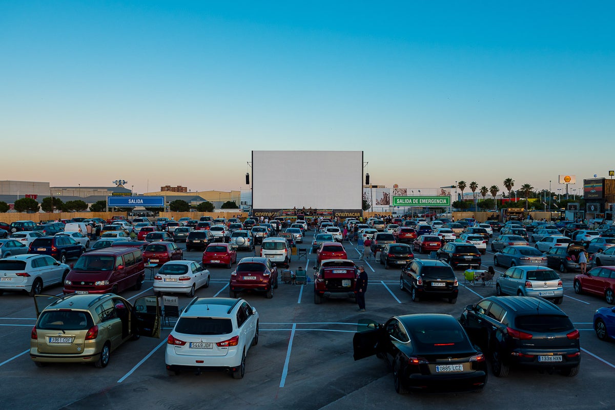 Cinemacar recibe el verano con cine, dj's en directo, actuaciones infantiles y una amplia oferta en restauración Cinemacar recibe el verano con cine, dj's en directo, actuaciones infantiles y una amplia oferta en restauración