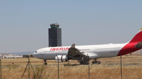 Avi&oacute;n de Iberia en el aeropuerto de Ciudad Real